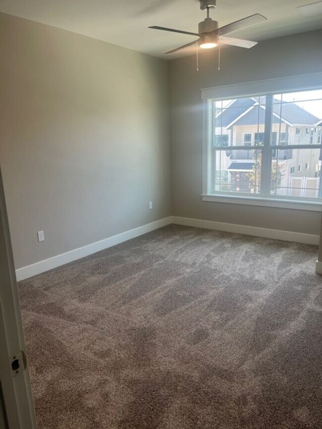 Building Photo - Just Completed Special! Easy - turn key Li...