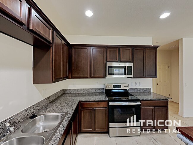 Building Photo - 21407 W Alvarado