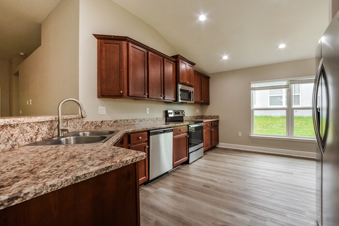 Building Photo - 706 Chelsea Ave