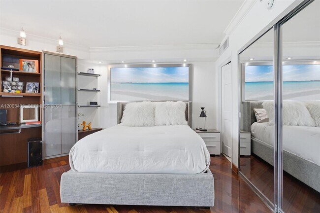 Building Photo - 16500 Collins Ave