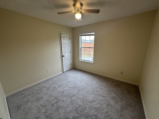 Building Photo - House for Rent