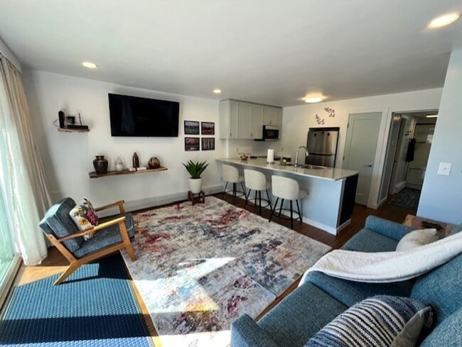 Building Photo - Winter Seasonal Rental- Summit Yacht Club 37