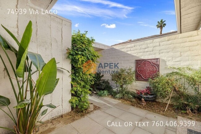 Building Photo - 74939 Vía Lago