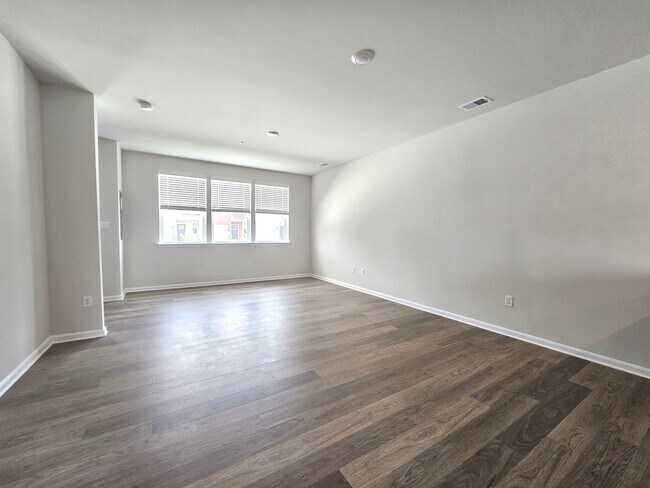 Building Photo - 1410 1st St