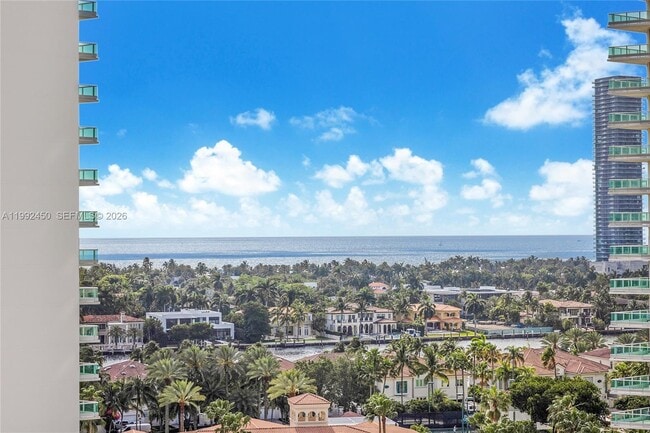 Building Photo - 20000 E Country Club Dr