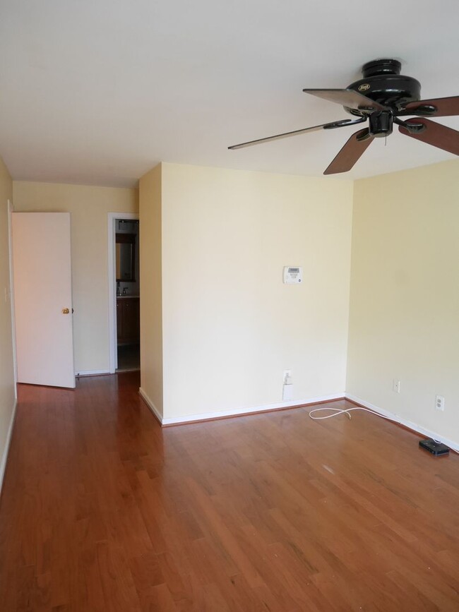 Building Photo - Beautiful 2 Bedroom Condo with a Loft- PRIME LOCATION!!