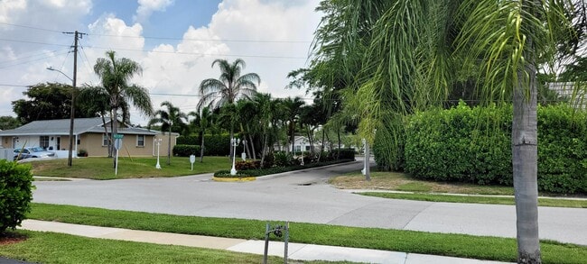 Building Photo - 2802 Imperial Cir