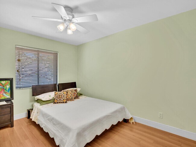 Building Photo - 5680 Coach House Cir