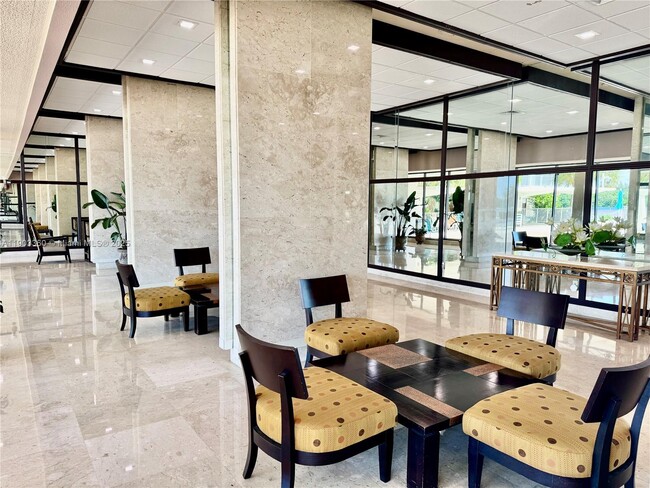 Building Photo - 300 Bayview Dr