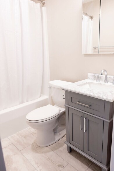 Building Photo - 984 22nd Ave