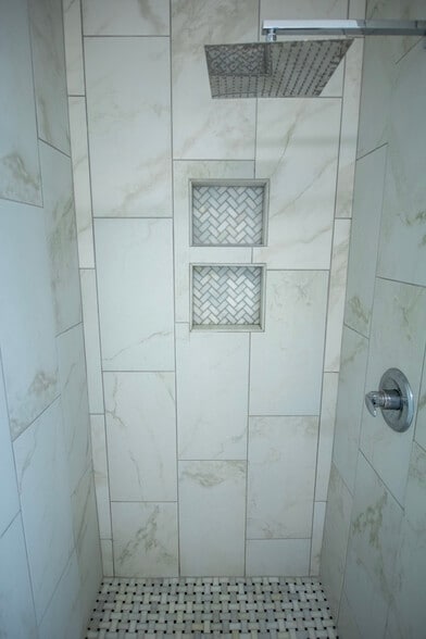 Master Bathroom - Shower - 106 Hanover Cove