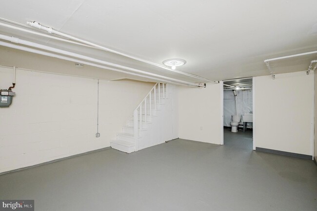 Building Photo - 317 Arden Rd W