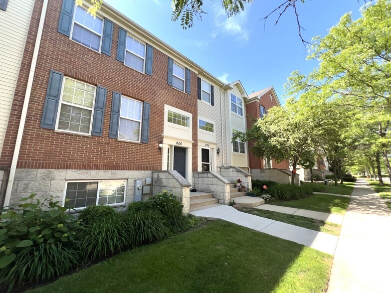 Building Photo - 806 Lewisburg Ln