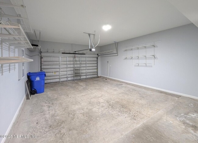 Building Photo - 129 Castlegate Ln