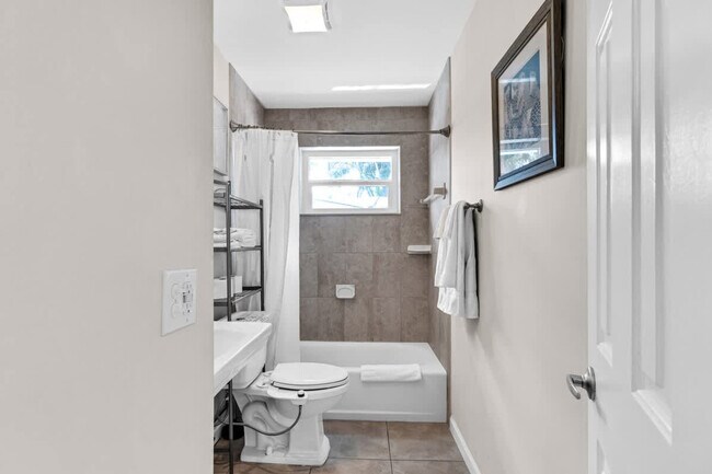 Building Photo - 3624 SW 22nd St