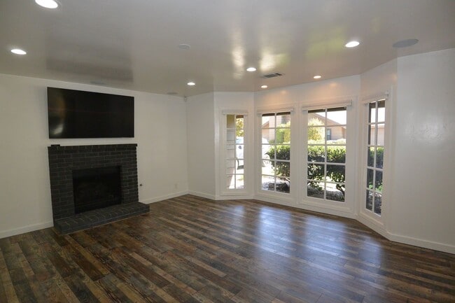 Building Photo - 4003 W Hillsdale Ct