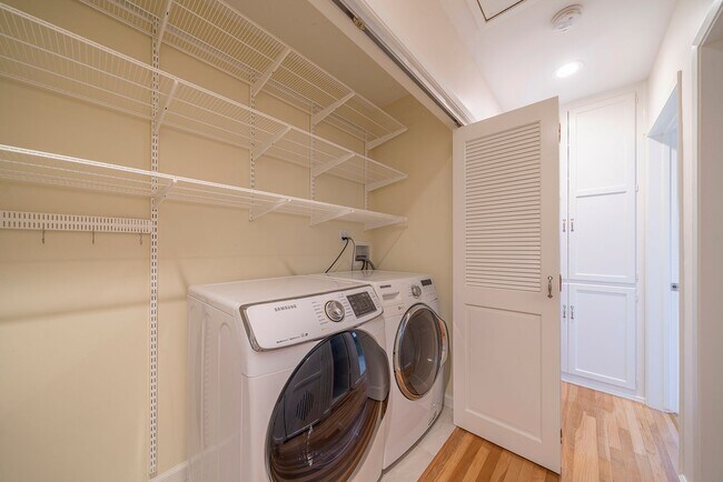 Building Photo - Charming Redondo Beach Home Rental!