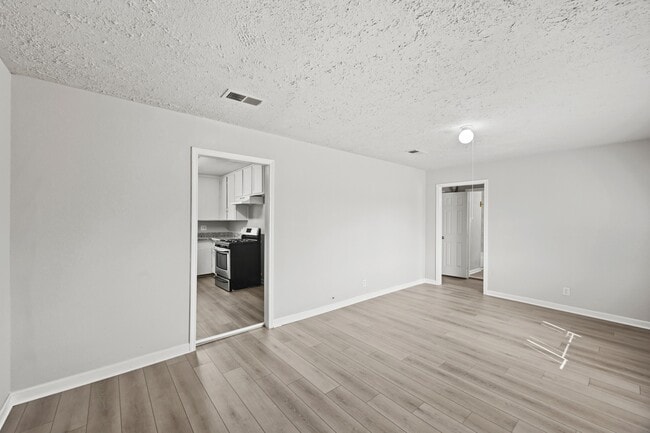 Building Photo - 8829 Woodlyn Rd