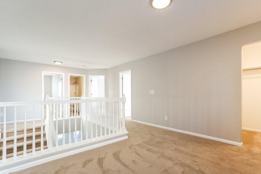 Building Photo - 5026 Perth Ct