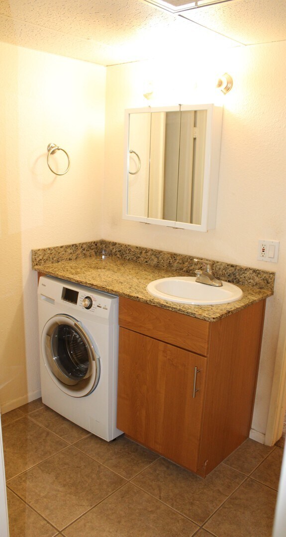 Building Photo - One Bedroom, One Bath Condo at Monaco South Condominiums