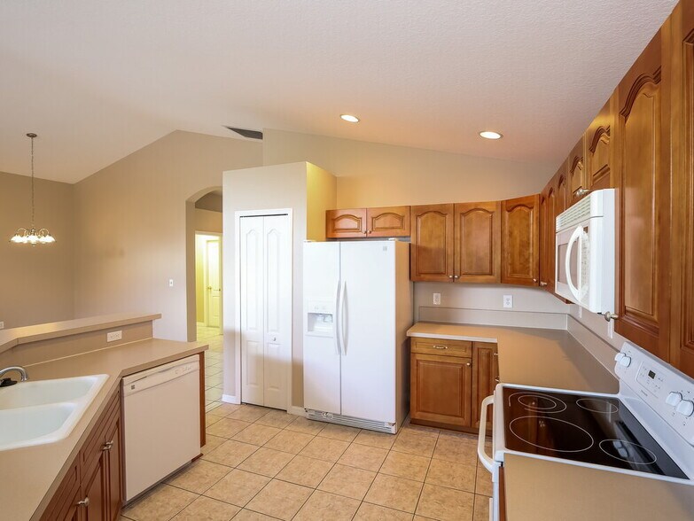 Building Photo - 22646 Hawk Hill Loop