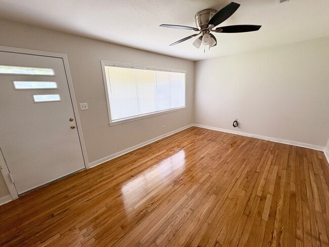 Building Photo - 104 Gayden St
