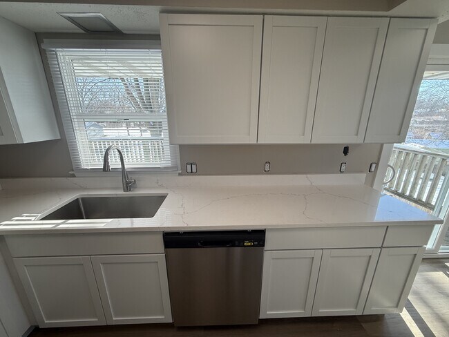 Building Photo - 1001 Caroline Terrace