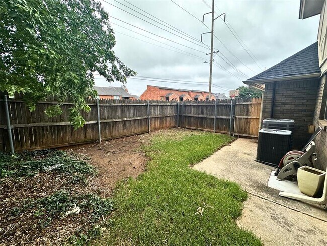 Building Photo - 6913 N Spinnaker Ln