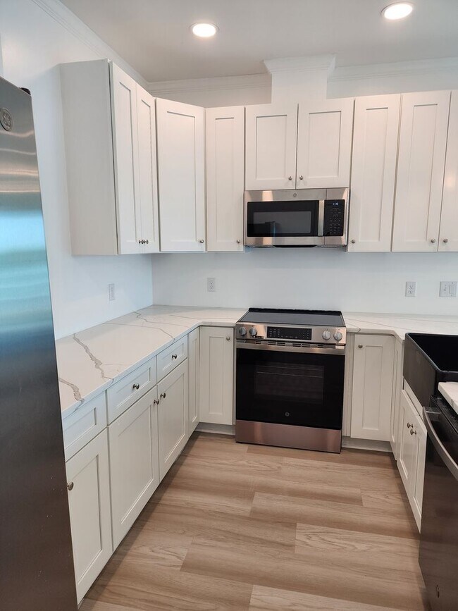 Building Photo - WATERFRONT ON WATSON BAYOU