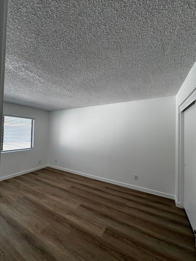 Building Photo - Maple Apartments