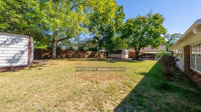 Building Photo - 2335 Nottingham Dr