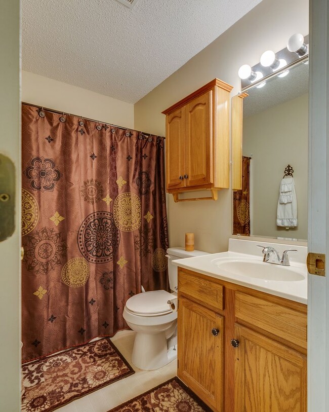 Building Photo - 3 bdrm/2 Bath Condo  Bristol, TN