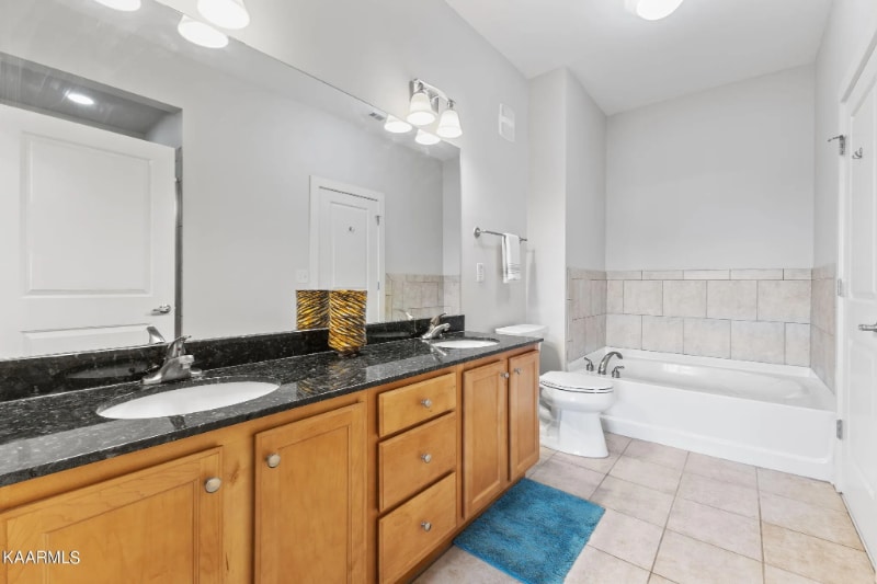 Building Photo - 445 W Blount Ave