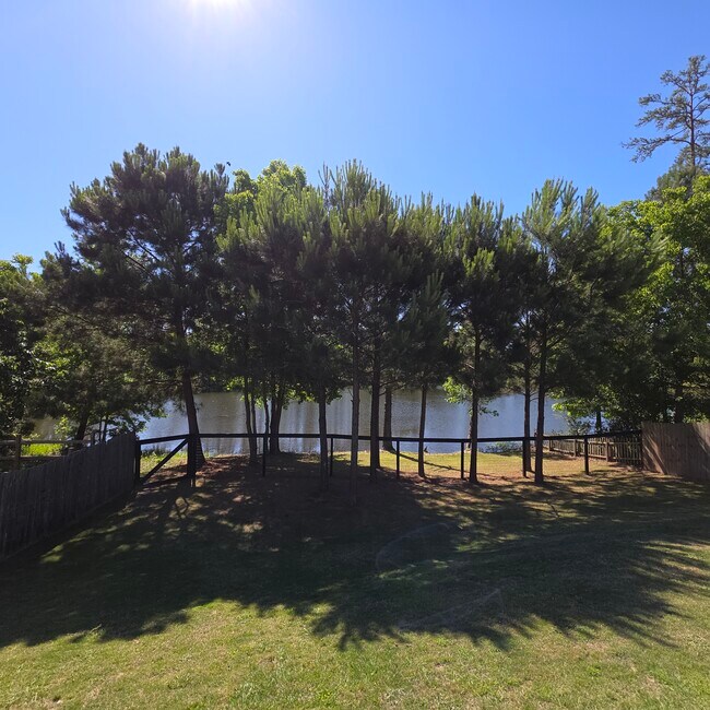 Building Photo - 8824 Sullivans Dr