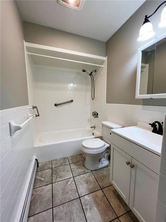 Building Photo - 927 Elm St