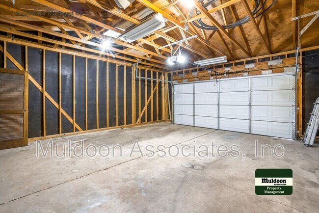 Building Photo - 1015 Vondelpark Dr