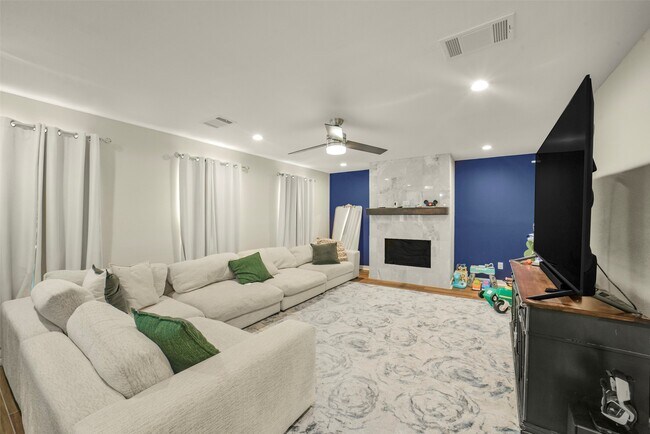 Building Photo - 11026 Desert Springs Cir
