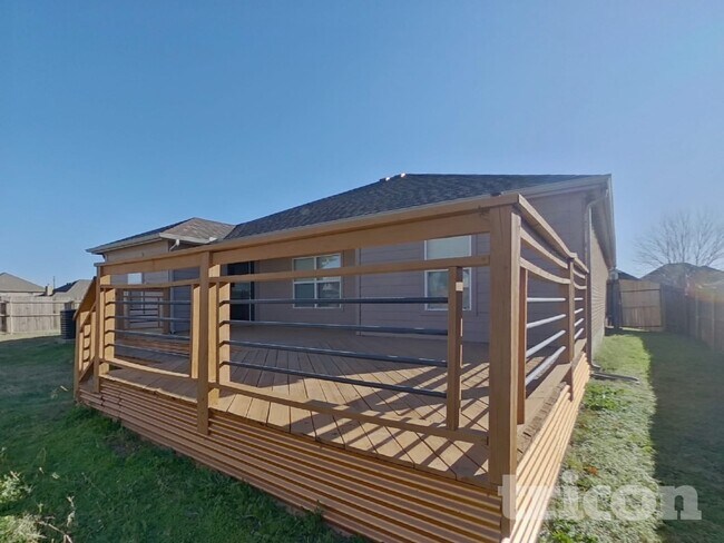 Building Photo - 102 Saddlebag Ct