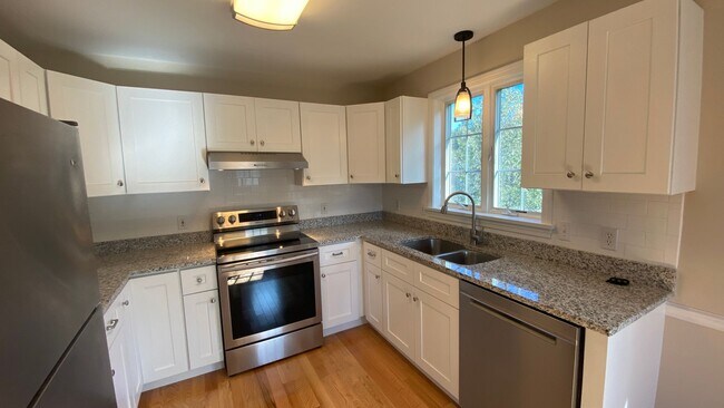 Building Photo - 312 Plaza Dr