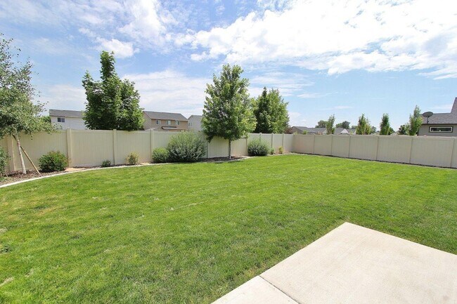 Building Photo - Clean Single-Level Home in Quiet Neighborhood