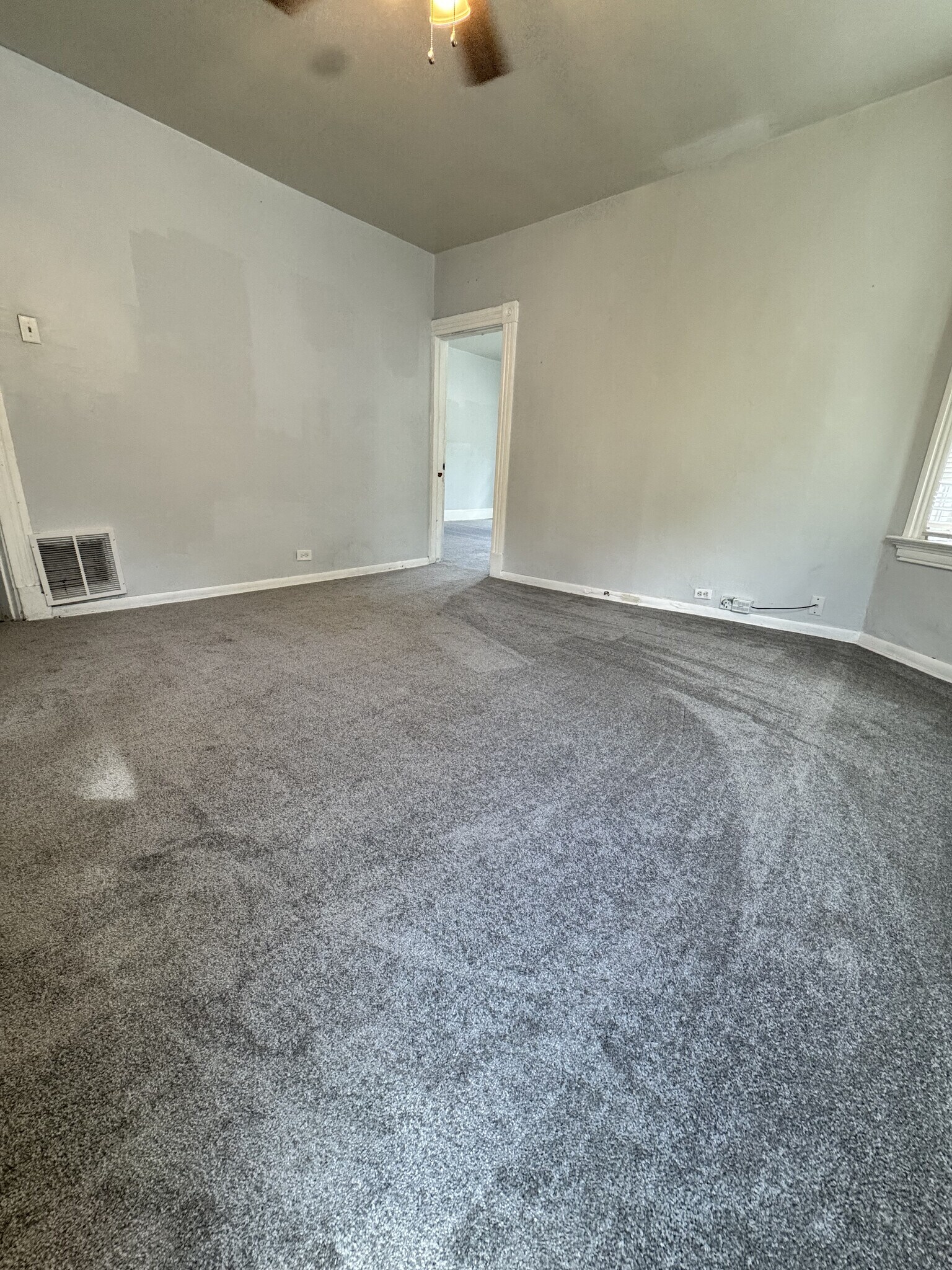 Living Room - 4917 Marion Ave