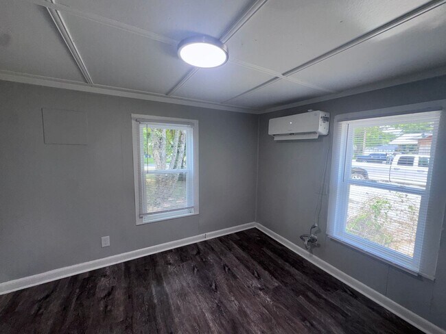 Building Photo - 407 Elm Ave NW