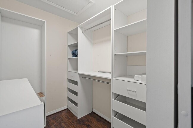 Building Photo - 123 Wakulla Springs Way