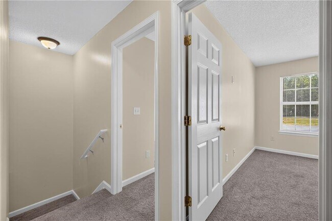 Building Photo - 1471 Riverrock Trail SW