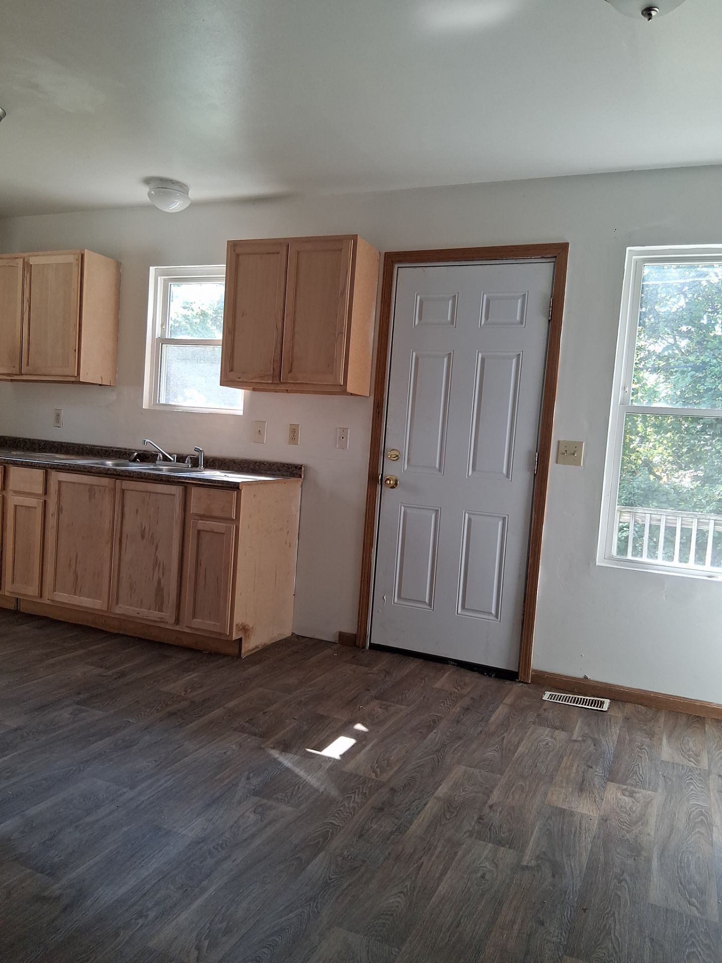 Building Photo - 201 W Chalmers Ave