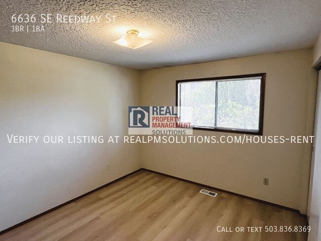 Building Photo - 6636 SE Reedway St