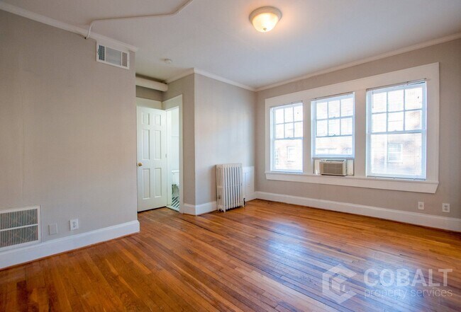 Building Photo - 674 Somerset Terrace NE