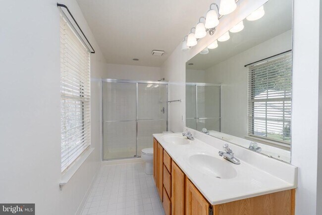 Building Photo - 8005 Silver Fox Dr