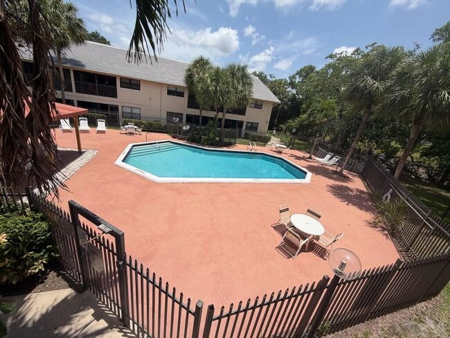 Building Photo - 2977 Riverside Dr