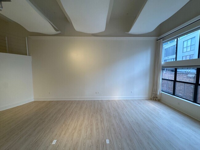 Building Photo - Iconic Kress Building 2BR Condo with Parking & Sound Panels